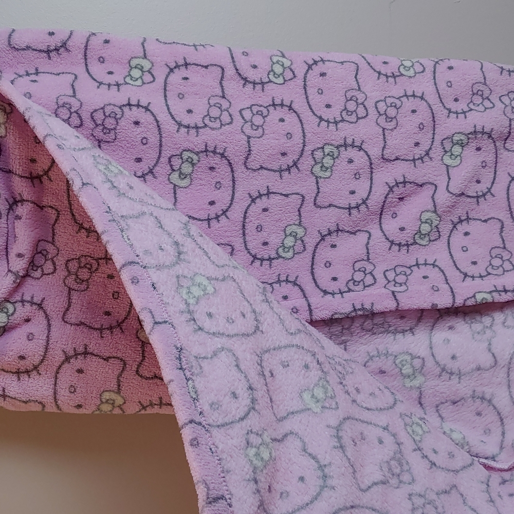 Girl's Hello Kitty Robe - Picture 5 of 9